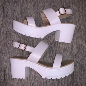 💗WHITE CHUNKY SANDALS, NEVER WORN💗